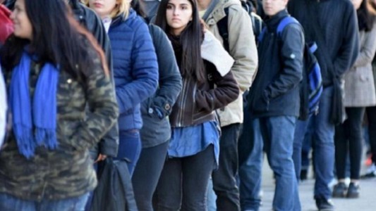 La desocupación subió al 10,6% y afecta a más de 2 millones de personas