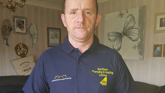 El plomero que se volvió viral por la increíble tarifa que le cobró a una abuelita de 91 años