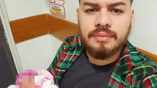 Lo atacaron a piedrazos cuando iba en moto para asaltarlo y murió