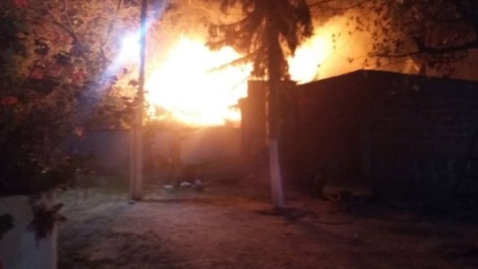 Un incendio destruyó un hogar de tránsito y una mujer de 89 años resultó herida