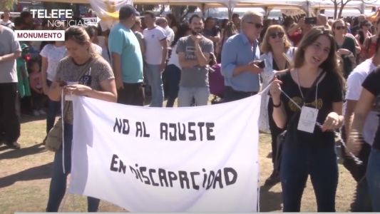 Una multitud reclamó contra los recortes en discapacidad