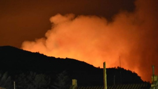 Incendio forestal con medio centenar de evacuados en La Cumbre