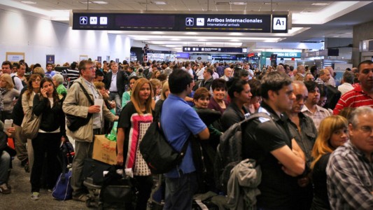 Sin vuelos el fin de semana: no hubo acuerdo y los pilotos ratificaron el paro