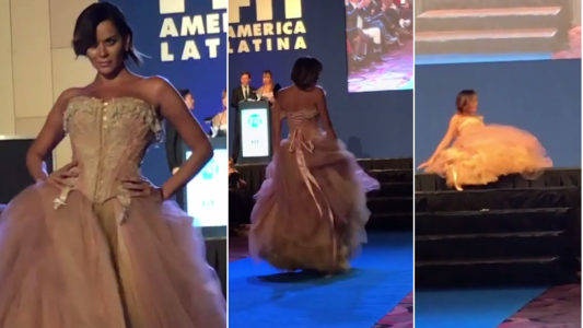 Con estilo: Karina Jelinek se cayó en medio de un desfile e improvisó una pose