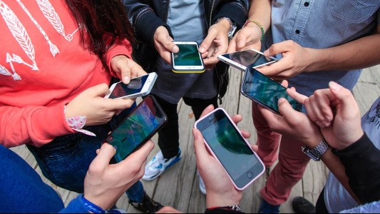 WhatsApp bloqueó centenares de cuentas de jóvenes en Santa Fe