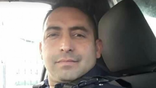 Un chico de 13 años entró a una comisaría y apuñaló a un oficial: "Me mandan a matar policías"