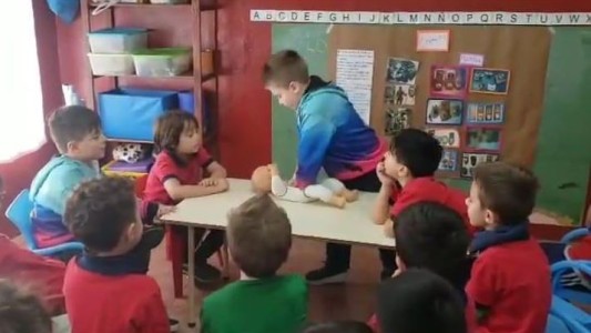El nene de 5 años que le enseña RCP a sus amiguitos de jardín