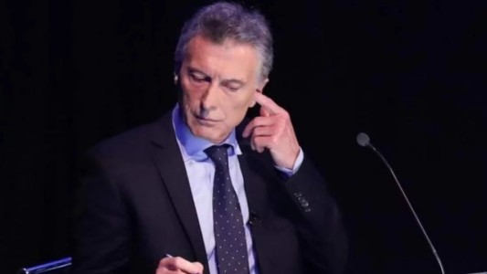 Es falso que Macri tenía un auricular durante el debate presidencial