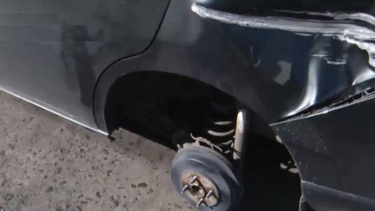 Robaruedas al extremo: le tocó a todos los autos de la cuadra