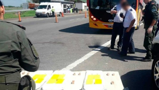 Descubrieron 12 kilos de cocaína escondidas en tablas de planchar