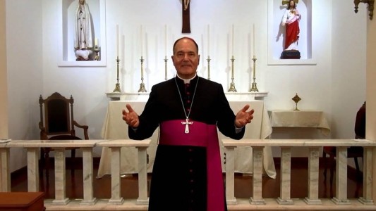 El obispo de San Luis prohibió la presencia de mujeres en los altares