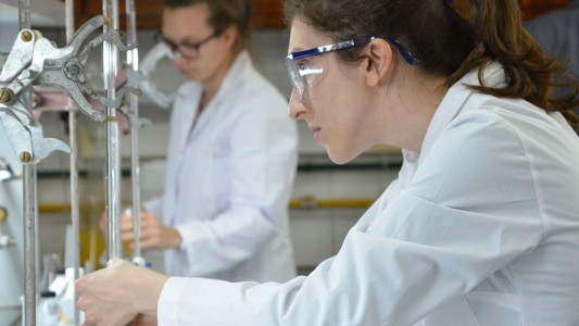 La Universidad de Hurlingham otorga becas para que mujeres estudien ingeniería e informática