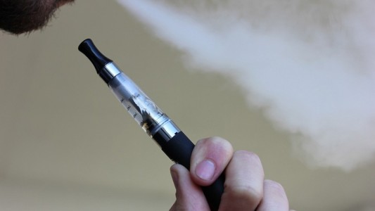 Alerta por el primer caso de lesión pulmonar por cigarrillo electrónico en Argentina