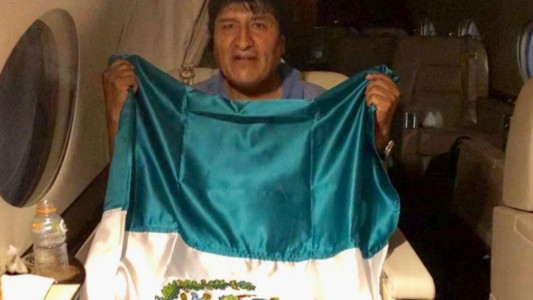 Evo Morales: "Me duele abandonar el país por razones políticas"