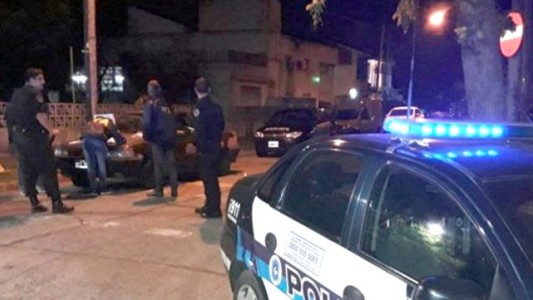 Asesinan a un hombre y balean a su hermana en dos ataques vinculados en zona sur