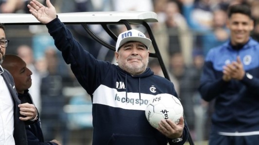 Maradona le comunicó a los jugadores de Gimnasia su renuncia como DT