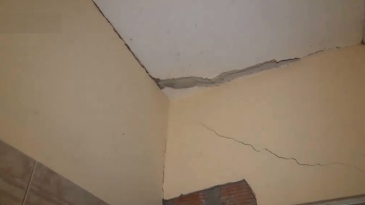 Una obra en construcción ocasiona graves daños a una vivienda lindera