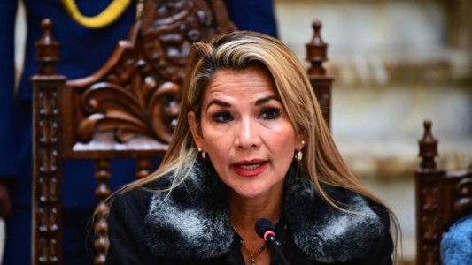 La presidenta autoproclamada en Bolivia dijo que quiere llamar a elecciones "en las próximas horas"