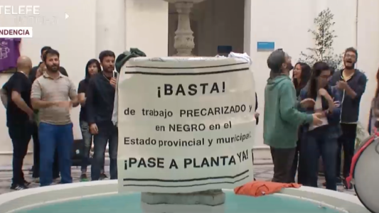 Trabajadores contratados coparon la Municipalidad para exigir el pase a planta
