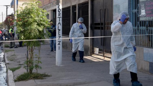Femicidio en Tucumán: asesinó con un machete a su expareja e hirió a otras tres mujeres