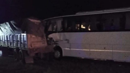 Chocó un micro que trasladaba a juveniles de Sportivo Barracas: un muerto y varios heridos