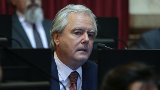 En su último día, Pinedo presentó un proyecto para "revertir el estancamiento"