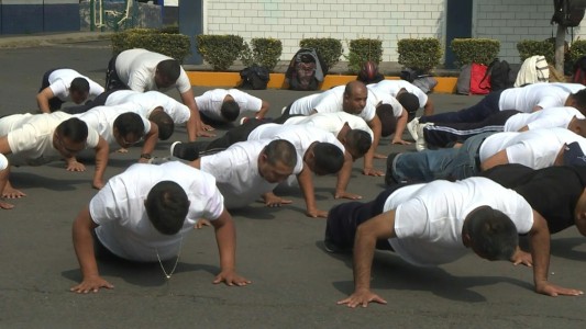 Le pagan un plus a policías por hacer ejercicio y bajar de peso