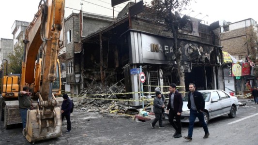 Advierten que ya son más de 300 los muertos por la "represión a gran escala" en Irán