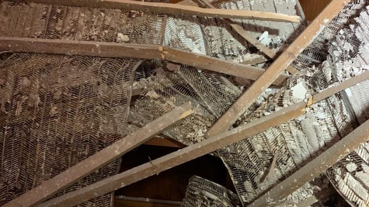 Susto en Santa Fe: cayó un techo en Casa de Gobierno