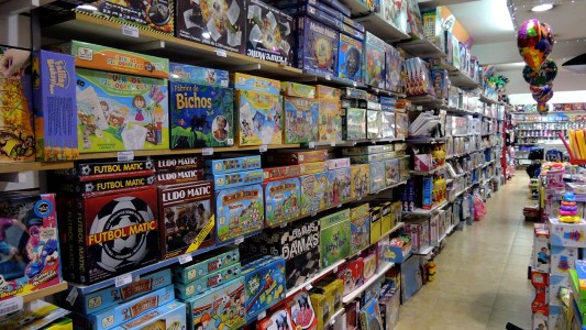 Las ventas por Navidad cayeron en los locales y aumentaron en los sitios online