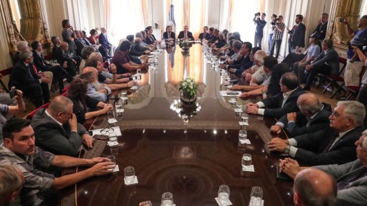 El Presidente firmó un acuerdo multisectorial con dirigentes sindicales y empresarios