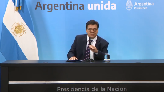 El Gobierno oficializó el aumento salarial por decreto: será de 4.000 pesos en dos cuotas