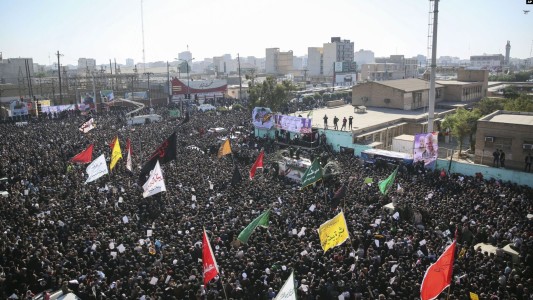Una multitud despide al comandante Soleimani en Teherán