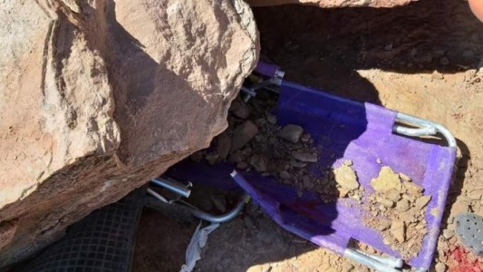Una mujer fue aplastada por una roca en una playa de Neuquén
