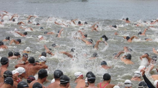 Necochea: desesperada búsqueda de un nadador que desapareció durante una competencia