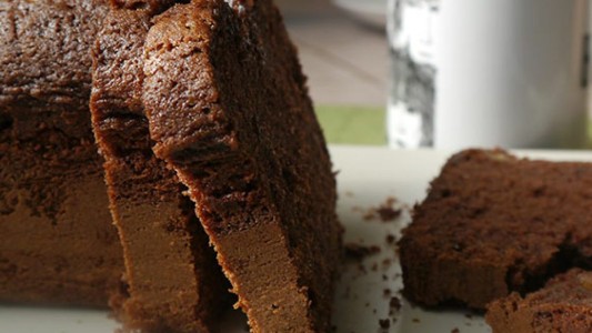 La ANMAT prohibió la comercialización de un budín, galletitas y un aceite de girasol