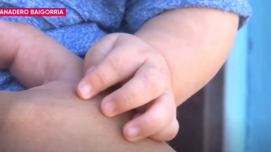 Una pareja fue detenida por intentar vender a su bebé "para comprar droga"