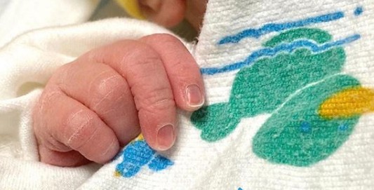 Diego Topa publicó un video para agradecer los mensajes por la llegada de su hija