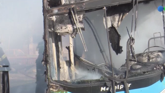 Se incendió una unidad del Transporte Urbano en la zona norte