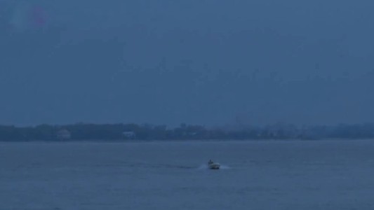 Sigue el fuego en las islas y el humo invade Rosario: recomendaciones para la salud