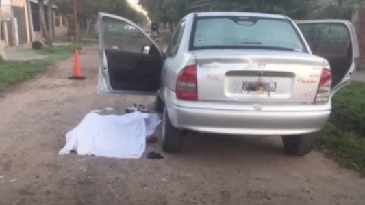 Asesinaron a balazos a un hombre en el interior de un auto en Villa Gobernador Gálvez
