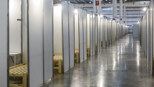 Coronavirus: instalan en Tecnópolis un centro de salud con más de 2.400 camas para pacientes leves