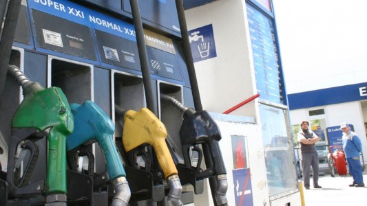 El precio del combustible no bajará, pese a la caida del valor del petróleo