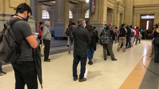 Detectaron el primer positivo de coronavirus en los testeos rápidos en la Estación Retiro