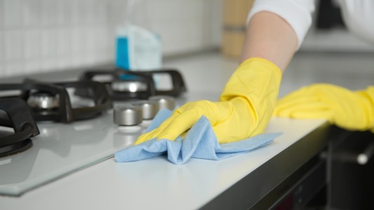 Especialistas alertan sobre intoxicaciones por el mal uso de productos de limpieza