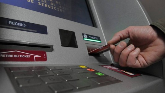 Empleados de empresas en crisis cobrarán hoy la parte del sueldo que paga el Gobierno