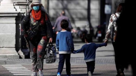 Los padres podrán ir a hacer compras con menores a cargo