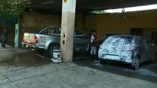 Volvieron a funcionar los lavaderos de autos