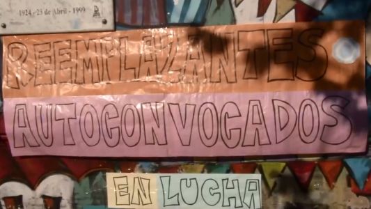 Reclamo de docentes reemplazantes: ofrecieron barbijos a cambio de comida