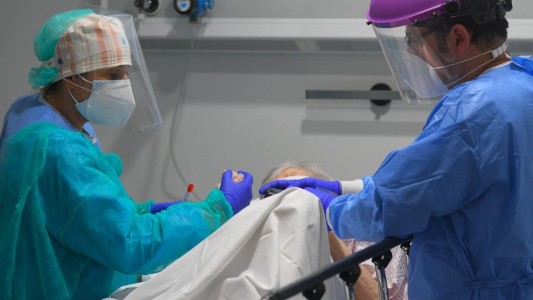 COVID-19: la OMS agregó dos nuevos síntomas